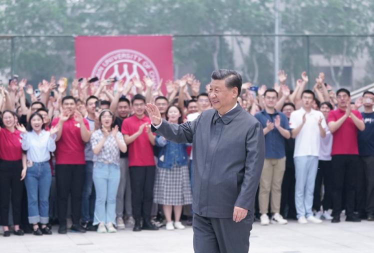 习近平在中国人民大学考察时强调：坚持党的领导传承红色基因扎根中国大地 走出一条建设中国特色世界一流大学新路